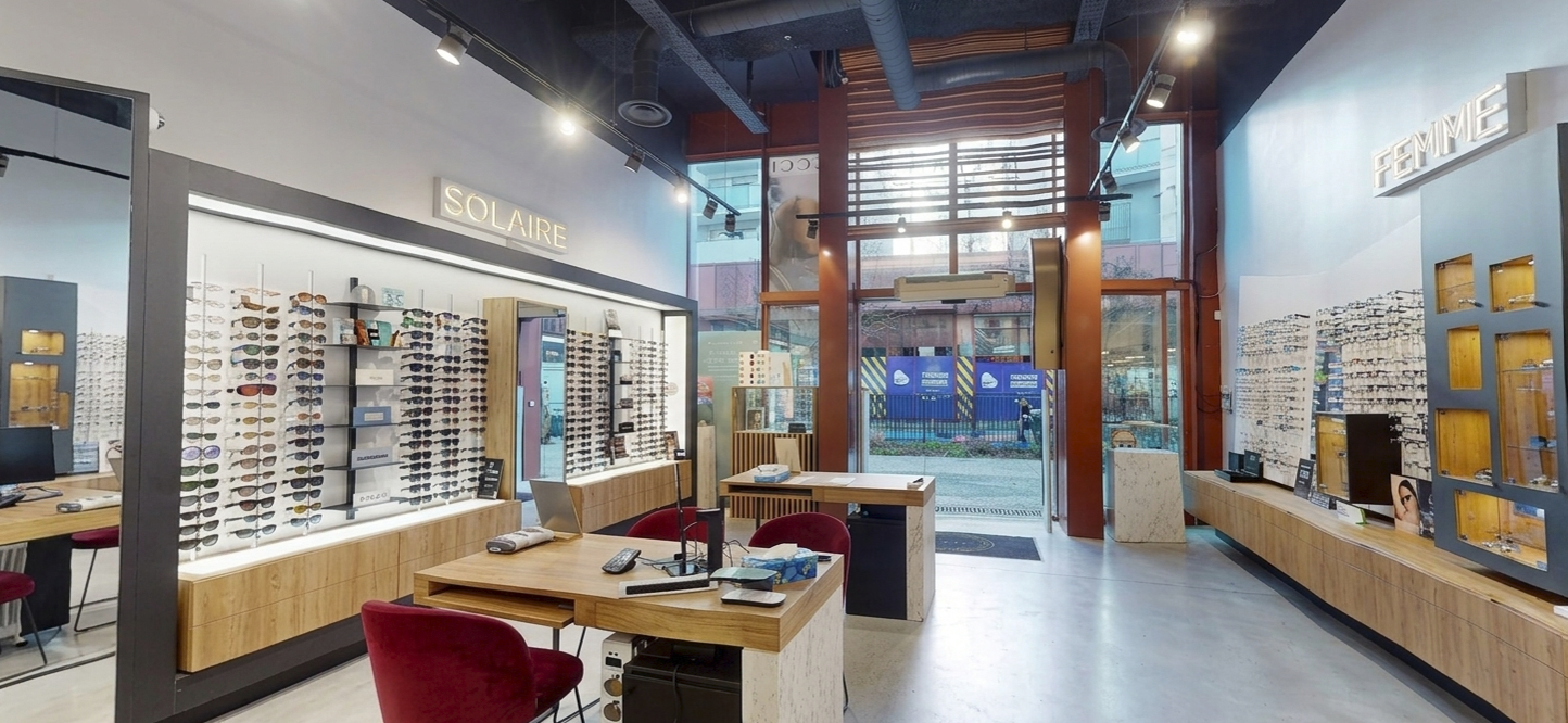 Intérieur de la boutique L'Opticien Concept à Bezons